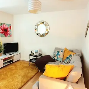stunning-apartment-with-parking-near-beach-and-shops.bournemouth-hotels.org/