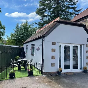 ty-mynydd-lodge-holiday-home-cardiff-cf15-8af.cardiffhotelswales.com/